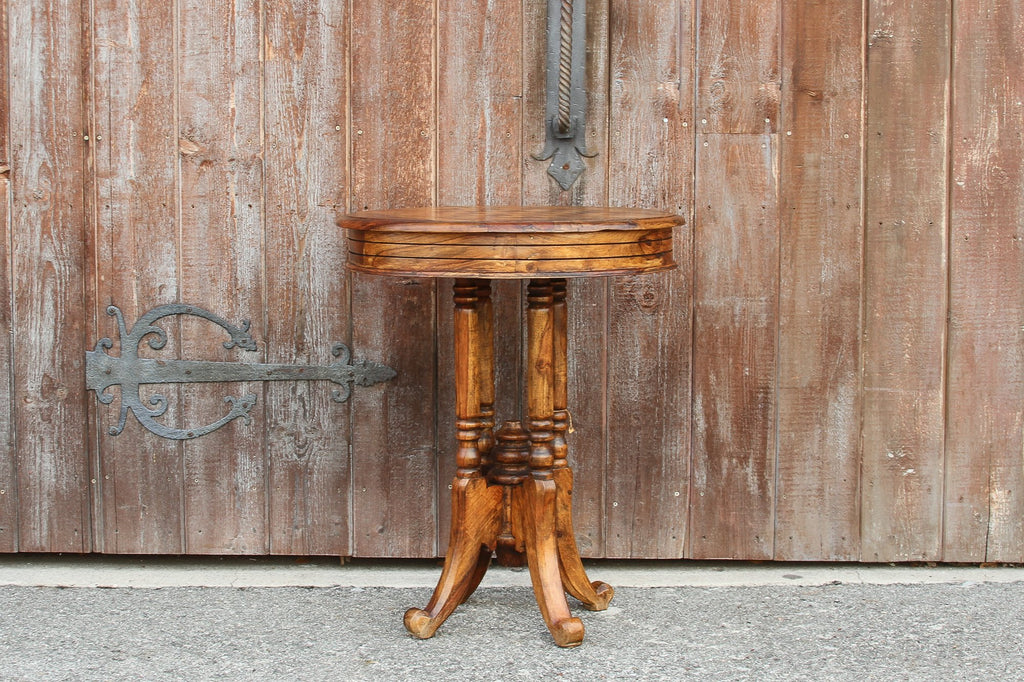 Colonial Inlaid Top Round Table