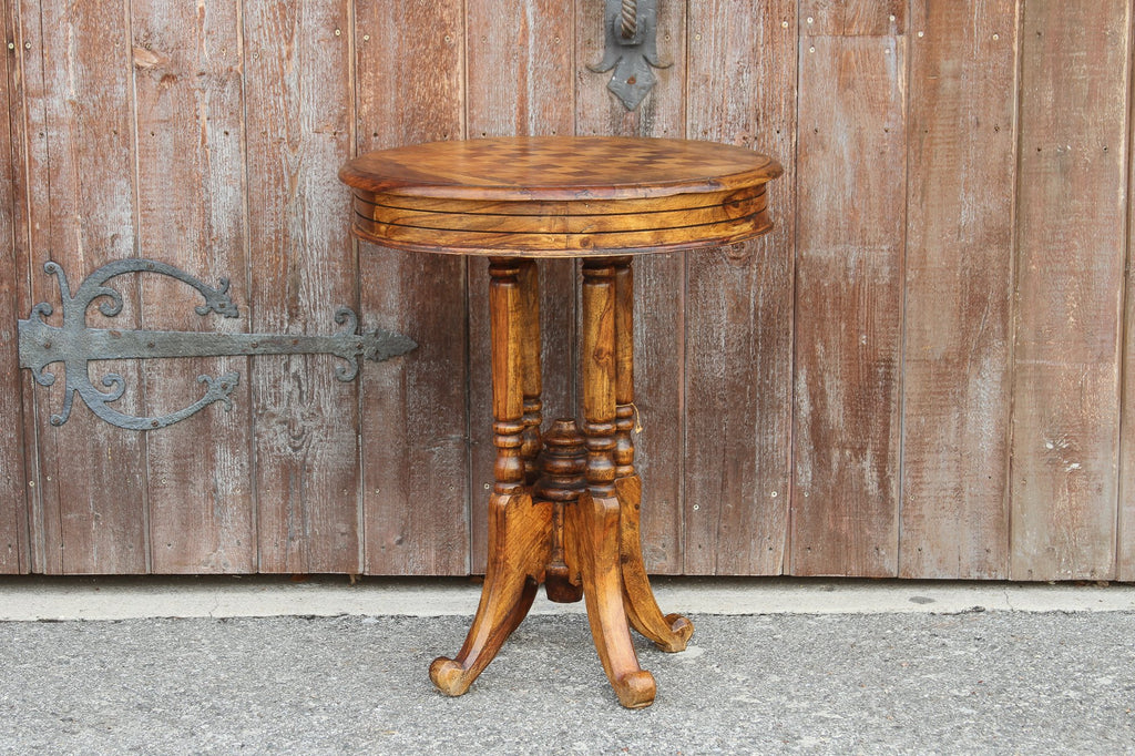 Colonial Inlaid Top Round Table