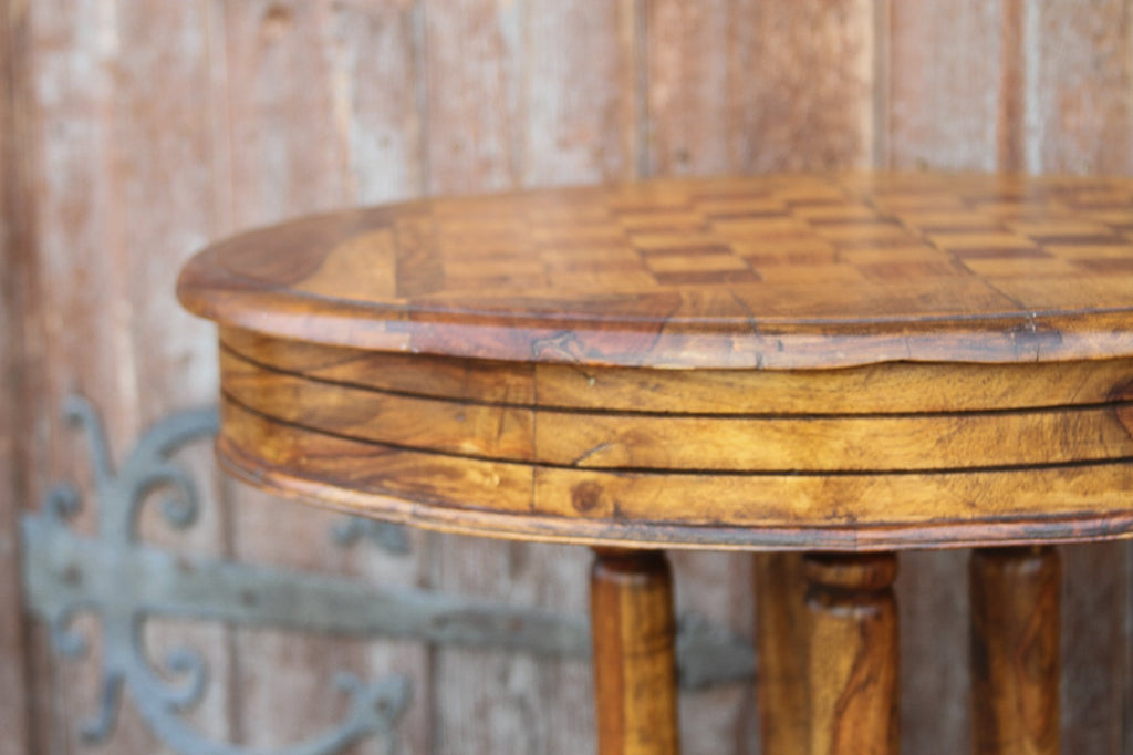 Colonial Inlaid Top Round Table