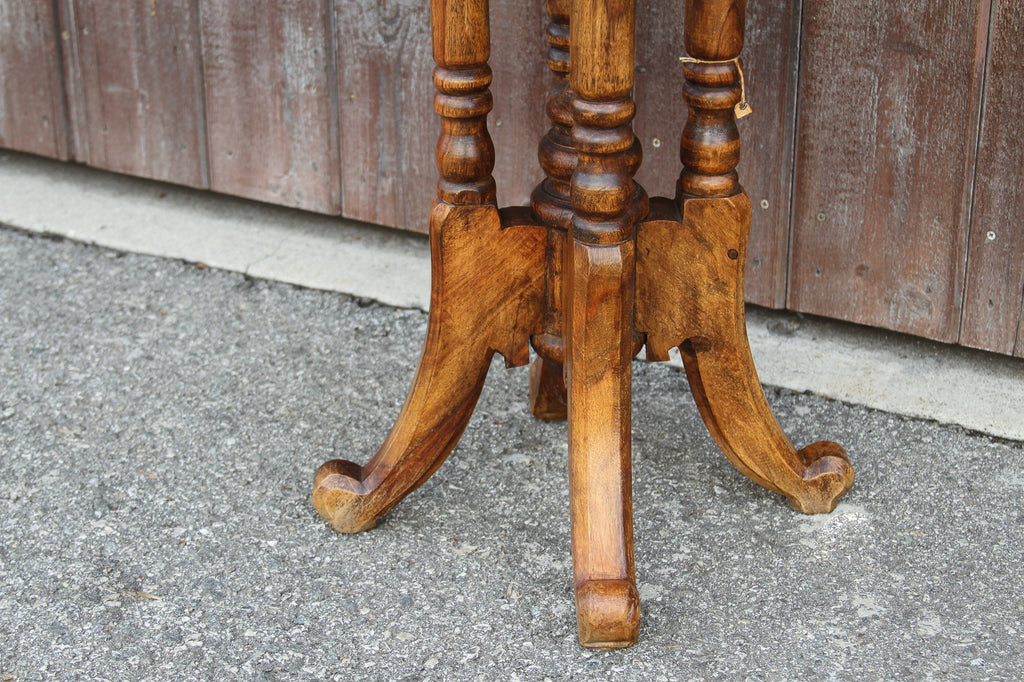 Colonial Inlaid Top Round Table
