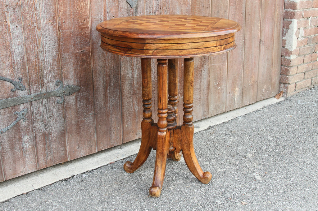 Colonial Inlaid Top Round Table