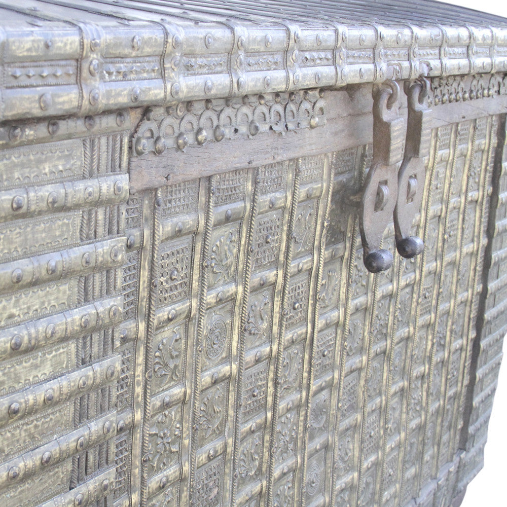 Impresive Kota & Brass Iron Trunk
