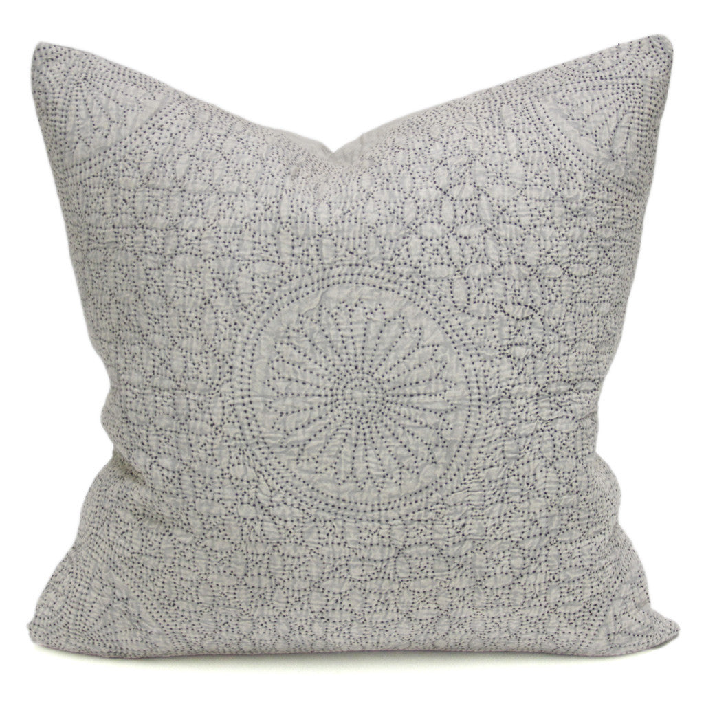 Small Light Gray Filanan Gudari