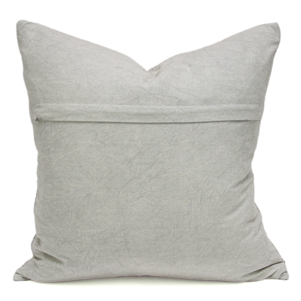 Small Light Gray Filanan Gudari