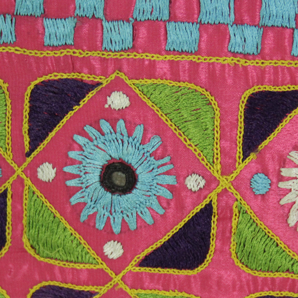 Pinkur Mathuravati Square, Pair