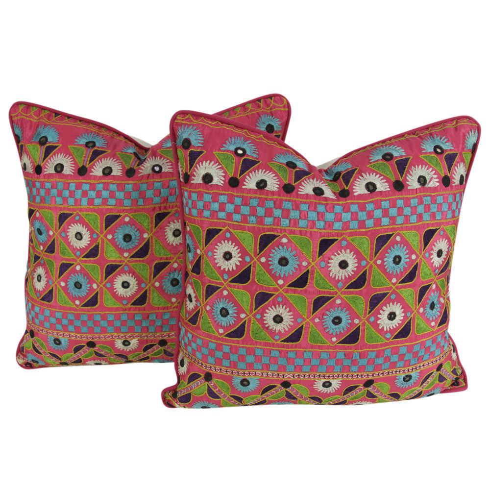 Pinkur Mathuravati Square, Pair