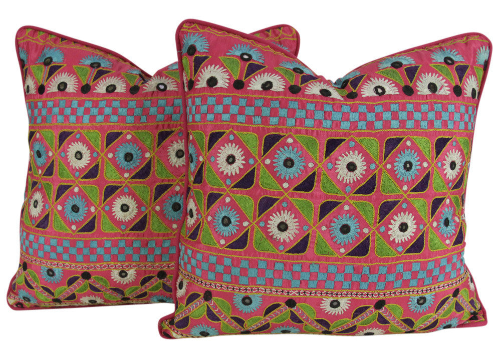 Pinkur Mathuravati Square, Pair